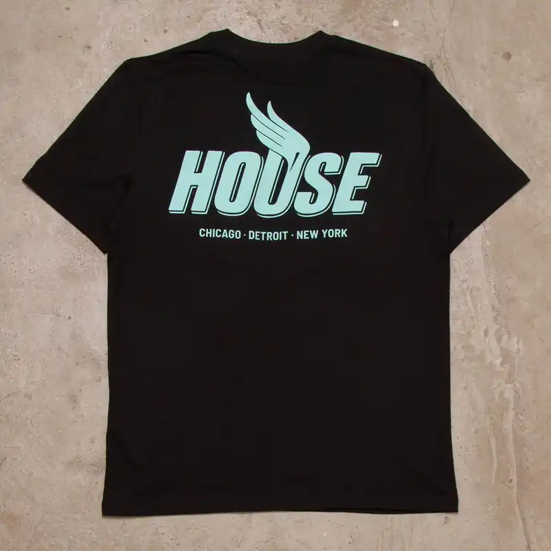 Green Peak House Back Print - Tshirt - Black