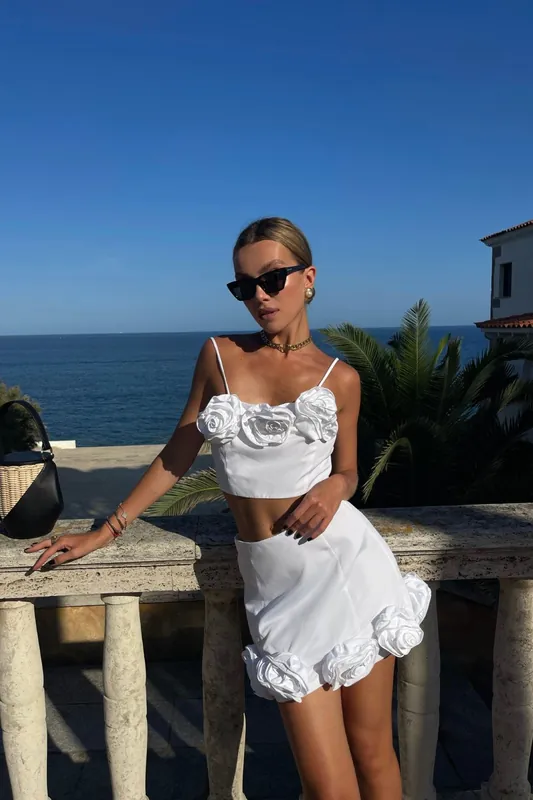 3D Corsage Crop-Top in White