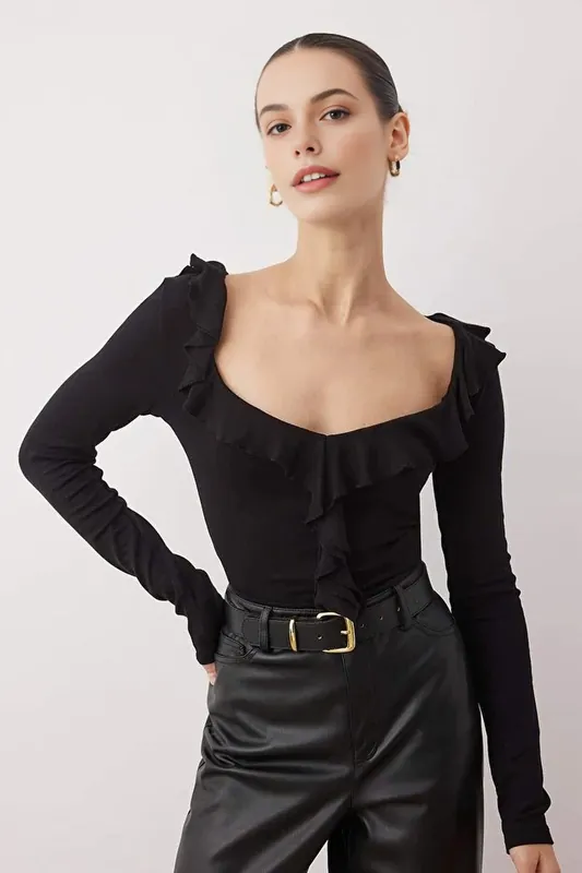 Ruffle Detail Sweetheart Neck Fitted Knit Blouse - WOVCOR