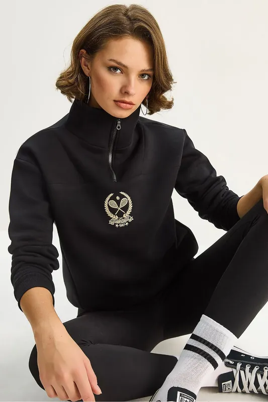 Embroidery Zipper Collar Sweatshirt - Bianco Lucci