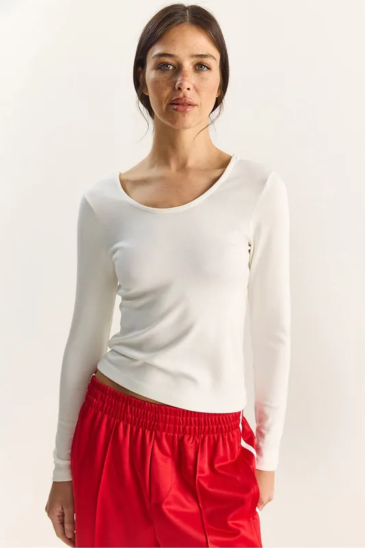 Slim Fit U Collar Knitted Blouse - Bianco Lucci
