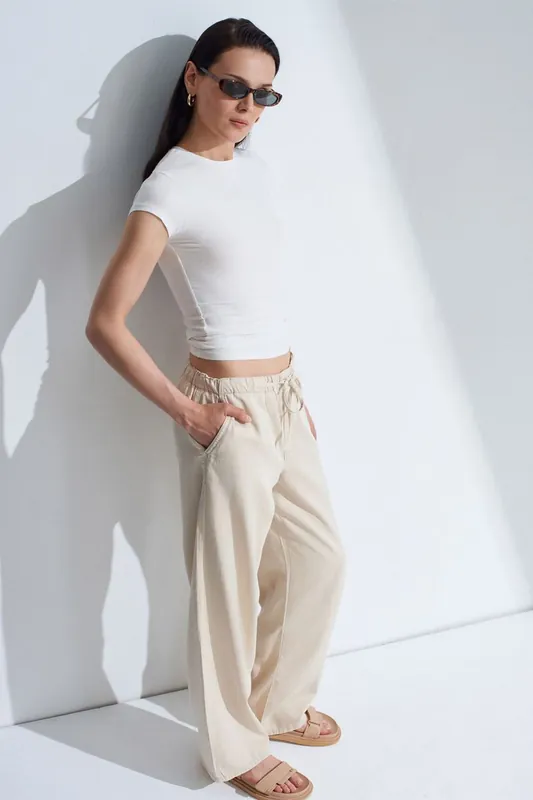 Mid-Waist Wide-Leg Denim Jeans