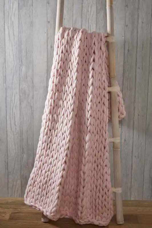 Chunky Hand-Knitted Soft & Cosy Throw Blanket 120x150 cm
