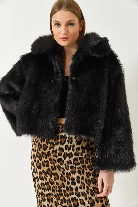 Short Boxy Faux Fur Coat - Bianco Lucci