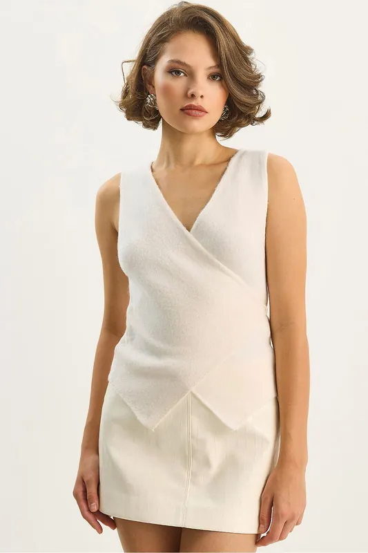 Slim Fit V-Neck Tie Closure Waistcoat