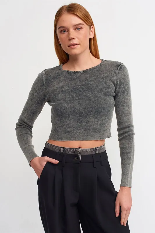 Women's Ribbed Crop Crew Neck Sweater - Dilvin