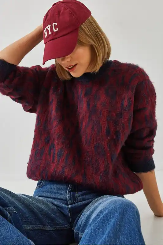 Leopard Print Crew Neck Knitted Sweater - Bianco Lucci