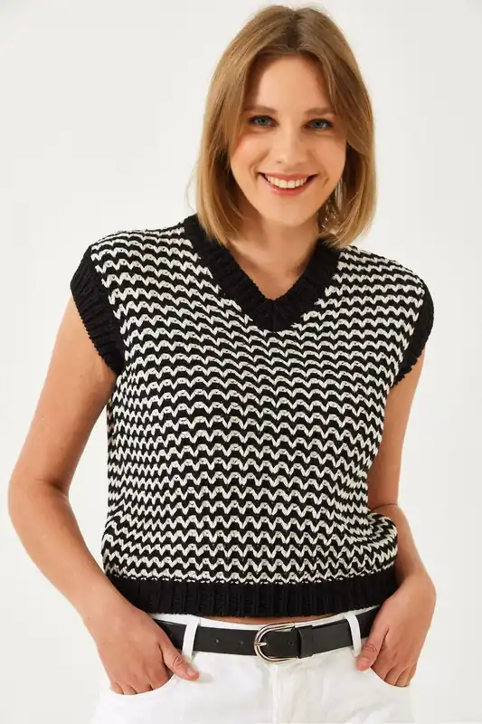 Zebra Pattern V-Neck Sleeveless Crop Sweater Vest
