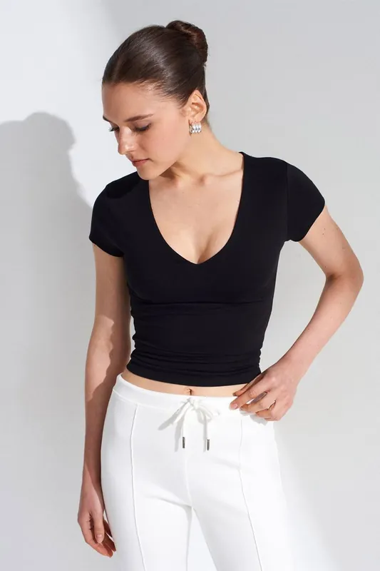Slim Fit V-Neck Knit Blouse