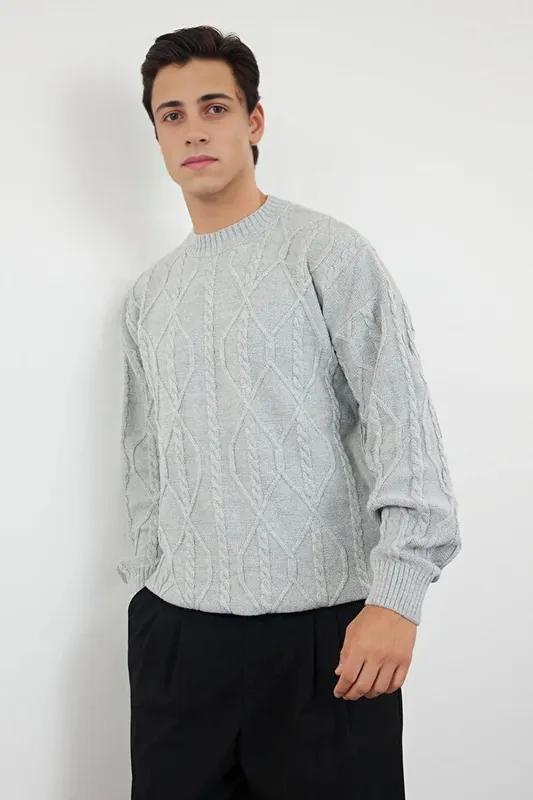 Men’s Crew Neck Cable Knit Sweater - WOVCOR