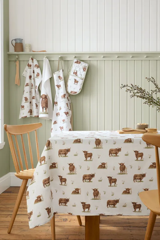 'Angus Highland Cow' Cotton 137x178cm Table Cloth - Catherine Lansfield