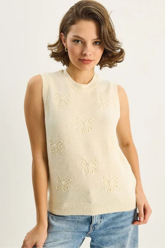 Knit Sweater Vest with Embroidery - Bianco Lucci