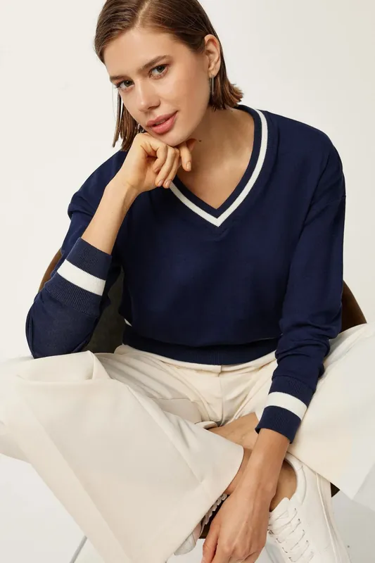 Color Blocked V-Neck Sweater