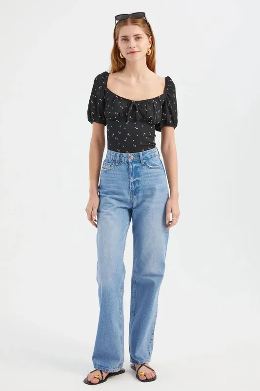 Floral Sweetheart Neck Short Sleeve Blouse - Hiccup