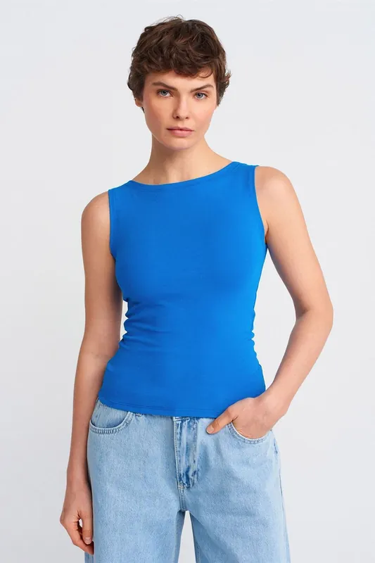 Sleeveless Slim-Fit Boat Neck Blouse