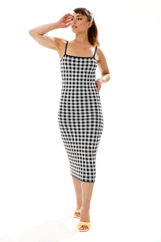 Knitted Dress in Black and White Check - Liquorish