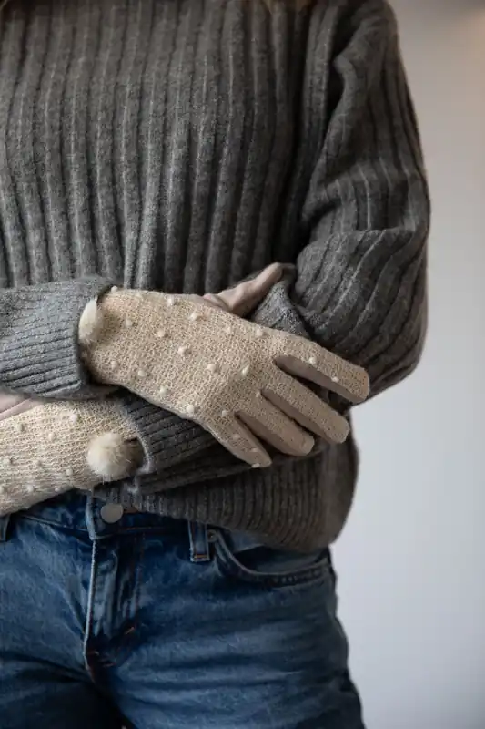 Beige Crochet Gloves With Pom Pom - SVNX