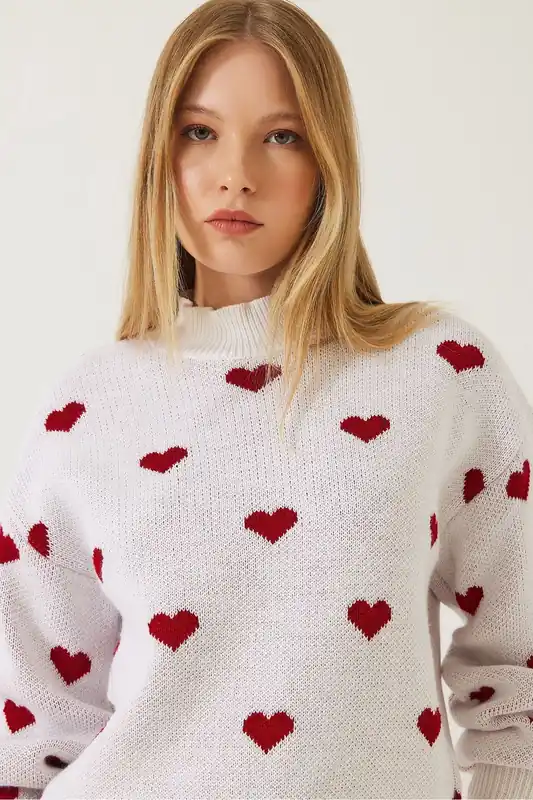 Heart Pattern Crew Neck Relaxed Fit Sweater - Bianco Lucci