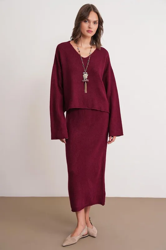 V-neck Knitwear Sweater & Skirt Co-ord Set