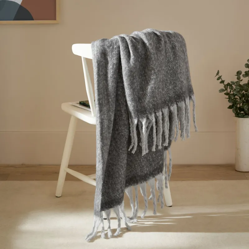 Cozy Woven Tasselled Throw - Furn