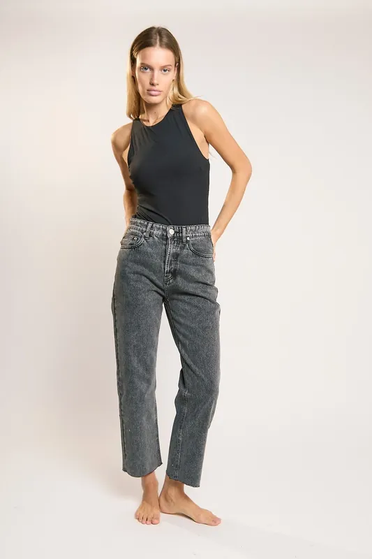 Straight Leg Jeans - Shnoo