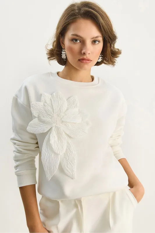 Accessory Detailed Long Sleeve Crew Neck Sweatshirt - Bianco Lucci