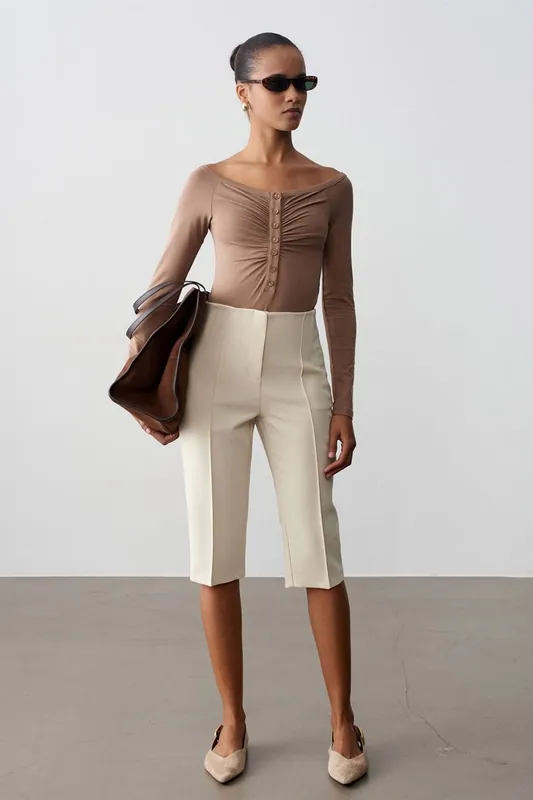 High-waist Straight Capri Shorts With Slit