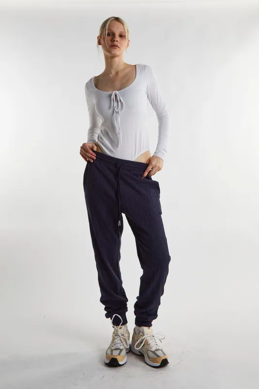 Relaxed loungewear trousers in Navy - Shnoo