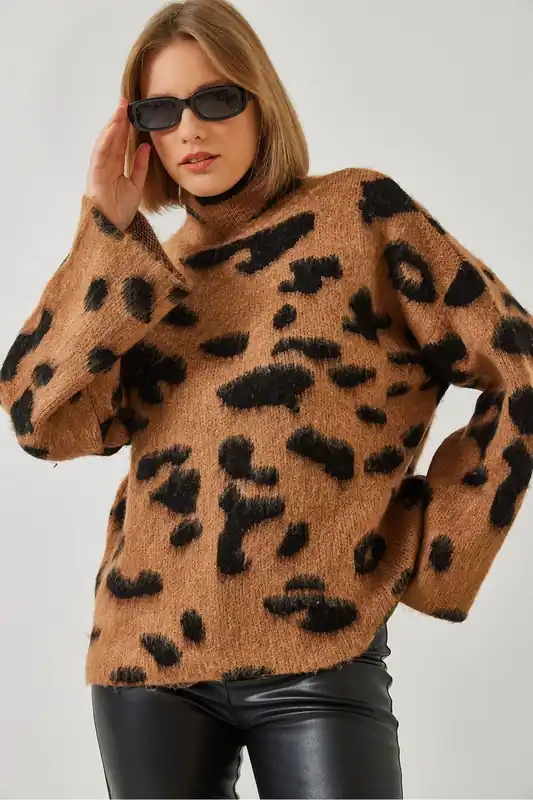 Relaxed Fit Leopard Print Half Turtleneck Sweater - Bianco Lucci