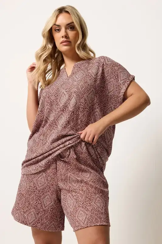 Textured Diamond Print Shorts - Yours