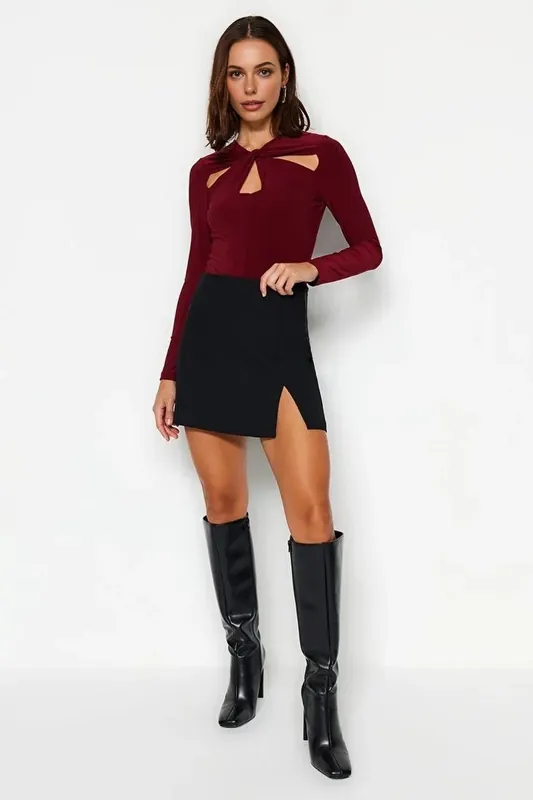 Cut-Out Detail Long Sleeve Stretch Knit Bodysuit
