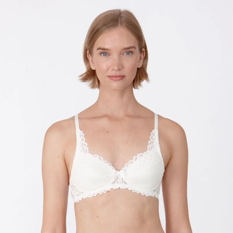 'Victoria' High Apex Non-Wired Medium Removable Padded Bra