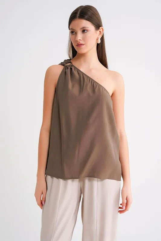 Asymmetrical Collar Accessory Detailed Top - MixRay