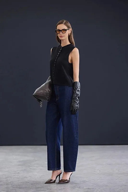 Crew Neck Cashmere Blend Knit Vest with Button Front - WOVCOR