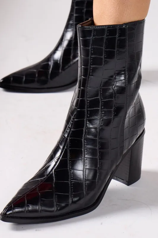 Pointed toe ankle boots - Shnoo