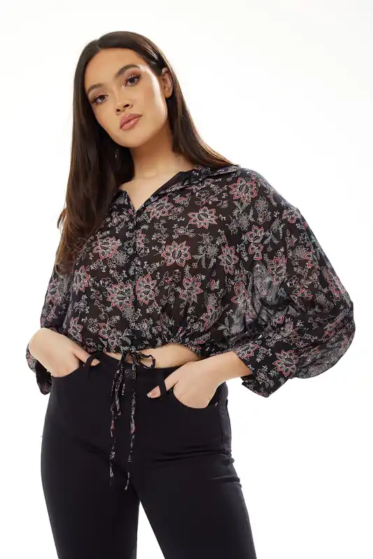 Floral Print Crop Shirt in Black - Liquorish