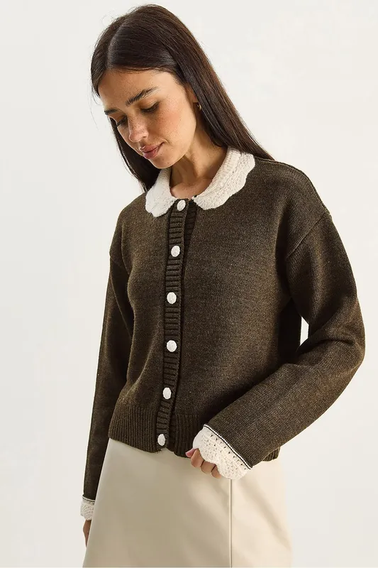 Thick Ribbed Knit Cardigan with Button Closure - Bianco Lucci