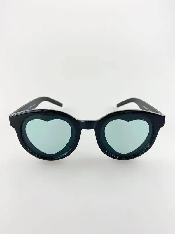 Plastic Round Frame Sunglasses with Heart Lenses - SVNX