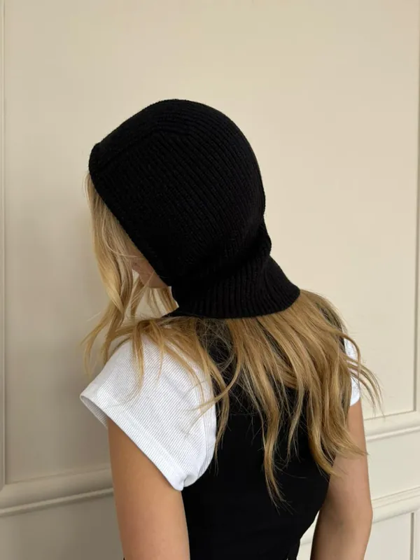 Knitted Black Balaclava with Snap Fastening - SVNX