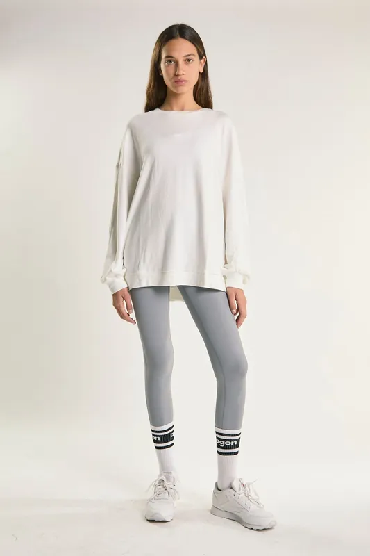 Oversized Sweatshirt in White - Shnoo