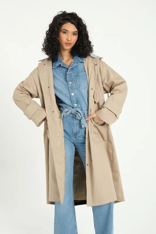 Collar Patchy Hooded Trenchcoat with a Back Detail - Hiccup