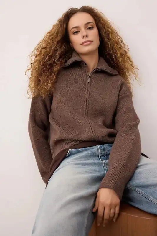 Soft Textured Oversize Zipper-Detail Knit Cardigan