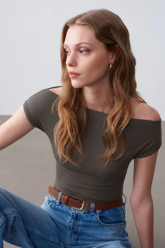 Off-Shoulder Slim Fit Jersey Blouse