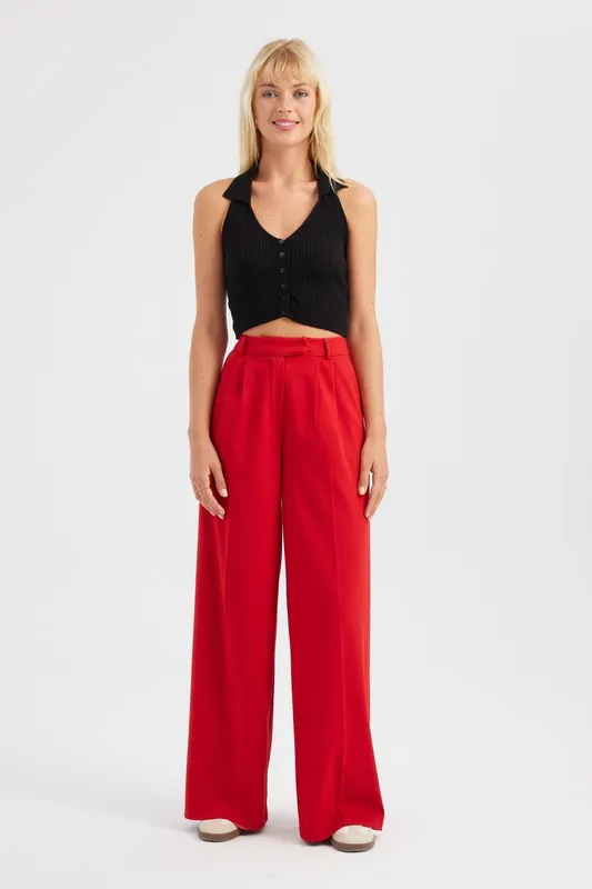 Collar Cable Knitted Crop Top with a Open Back - Hiccup