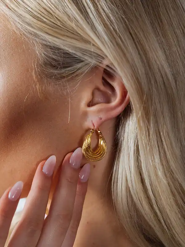 Ribbed Hoops in Gold - SVNX