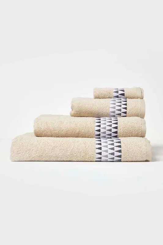 Geometric 100% Cotton Towel - Homescapes