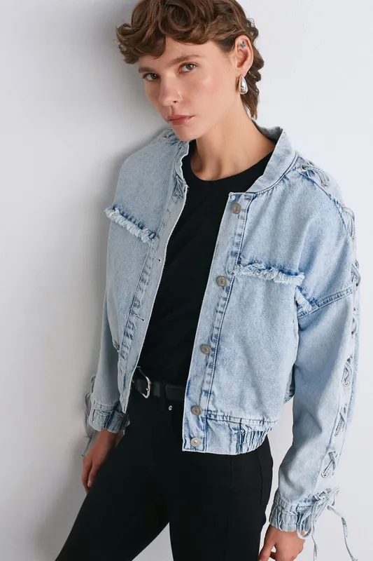 Women's Cropped Denim Jacket With Shirt Collar - Dilvin