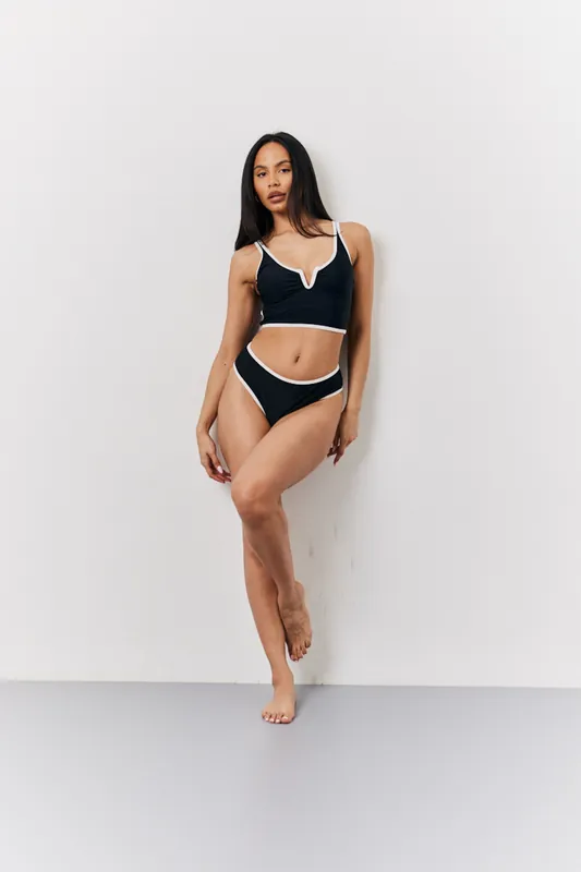 Black High Thigh Boomerang Bikini Bottoms - In The Style