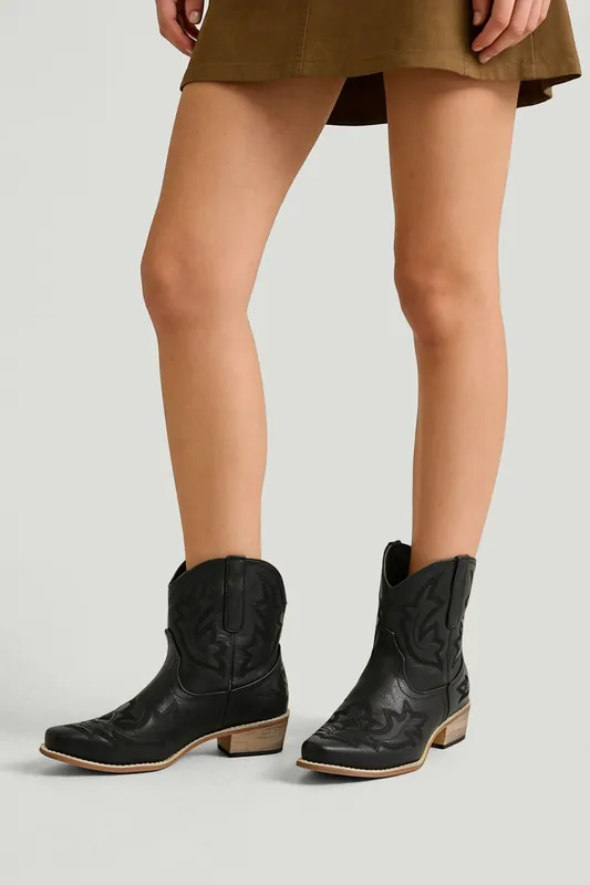 Classic Embroidered Pointed Toe Cowboy Ankle Boots - MODISHION