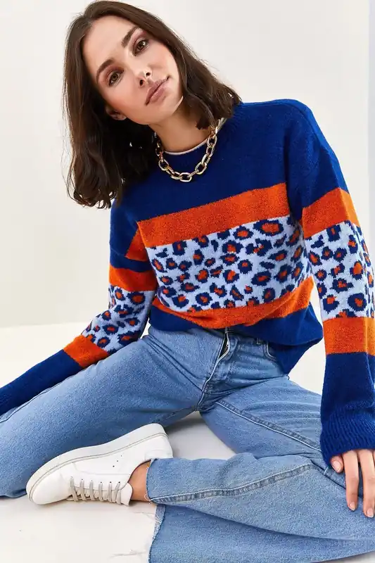Leopard Printed Crew Neck Knit Sweater - Bianco Lucci